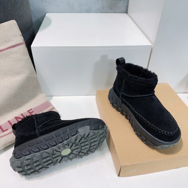 UGG  shoes