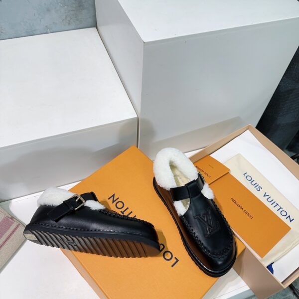 LV  shoes