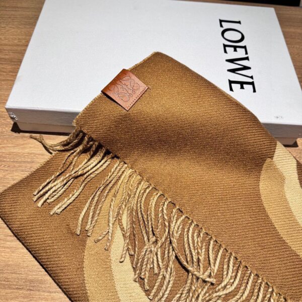 Loewe Scarf  - 图片 10