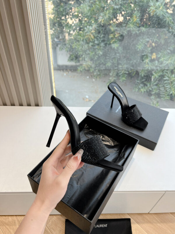 Yves Saint Laurent      high heels  sandal